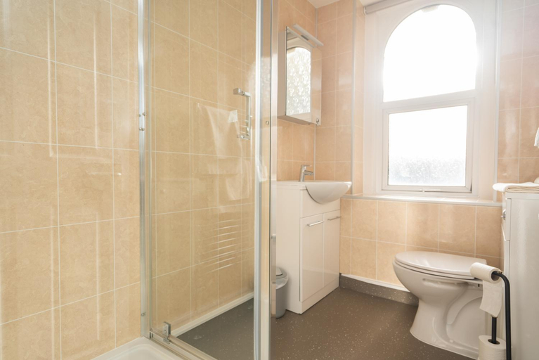 Bathroom, Lauriston Hotel, North Somerset