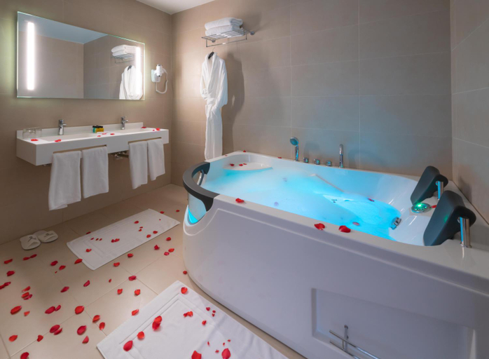 Bathroom 4, Golden Tulip Royaume, Les Eucalyptus