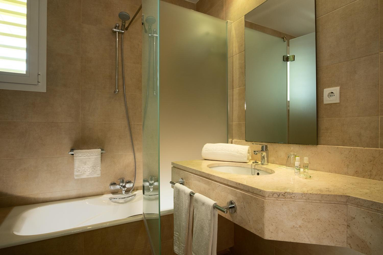 Bathroom 2, Suites Puerto Sherry, Cádiz