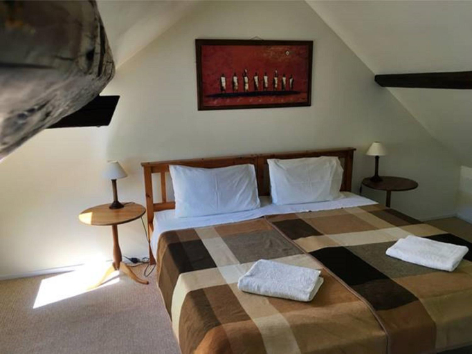 Bedroom 2, Papilio, Haute-Garonne
