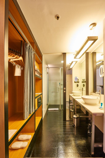 Bathroom 5, Hotel Halez, Kancheepuram