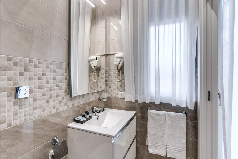 Bathroom 2, Raggio di sole 2, Napoli