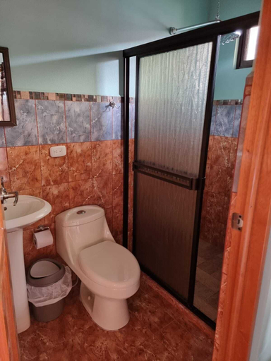 Bathroom, Cabinas El Pilon Rio Celeste, Guatuso
