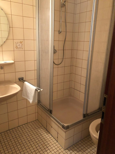 Bathroom, Hotel Sudheide, Celle