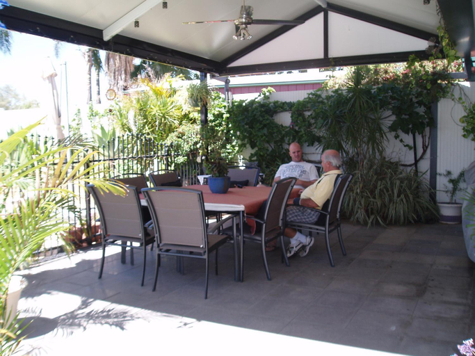 Food & Drinks 5, A Good Rest B&B, Alice Springs- Charles