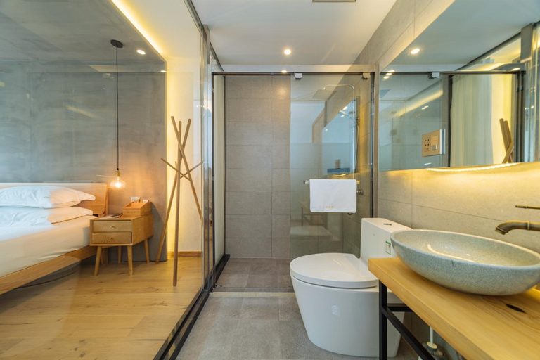 Bathroom 12