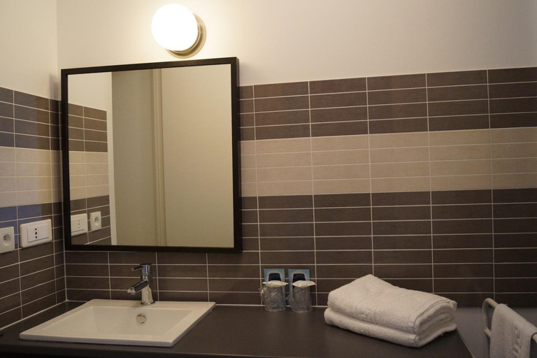 Bathroom 5, Hotel du Golf de Clecy, Calvados