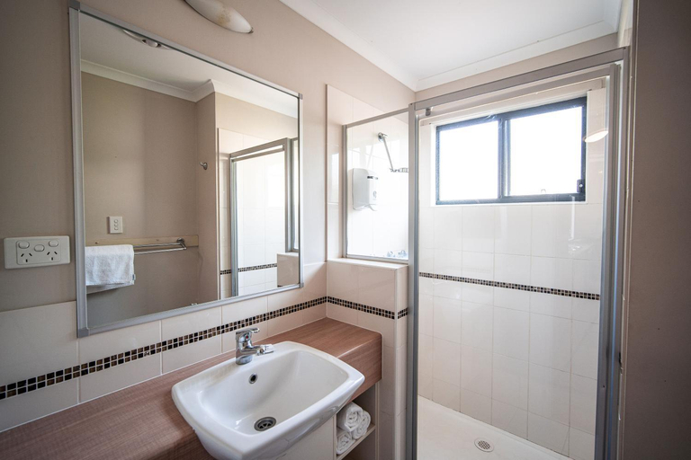 Bathroom 4, Hidden Valley Holiday Park Darwin, Darwin