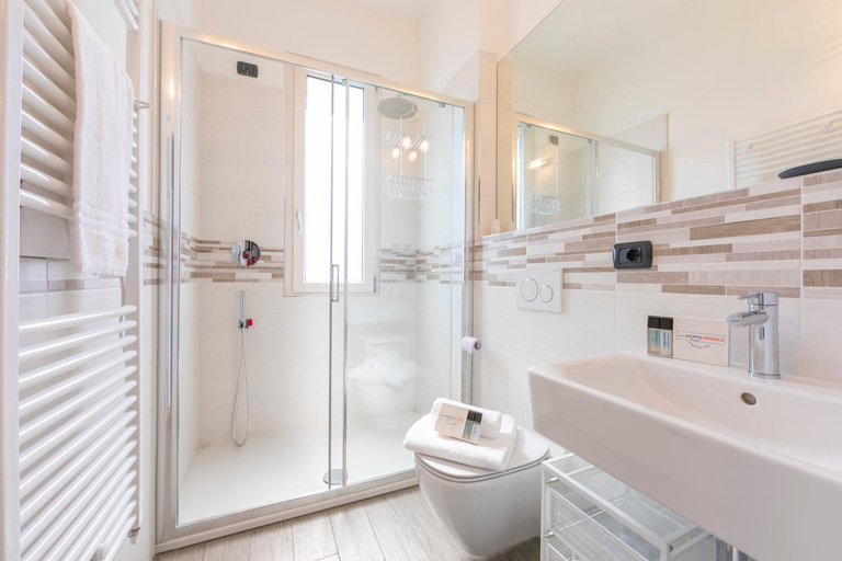 Bathroom 2, Appartamento La Maison Fleurie, Brescia