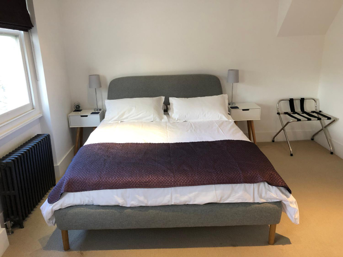 Others 3, Kennington B & B, London