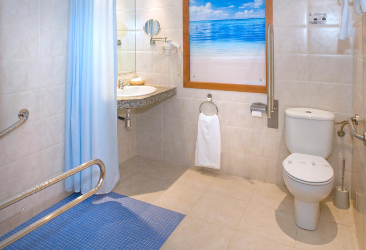 Bathroom 5, GHT Oasis Park & Spa, Girona