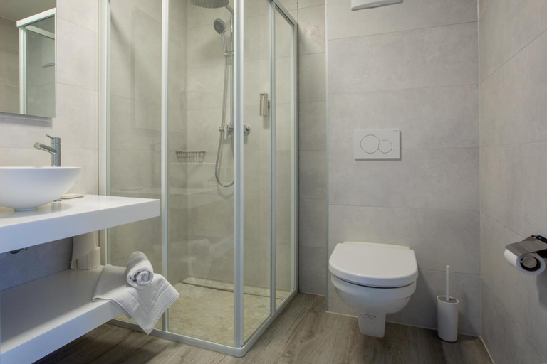 Bathroom 28