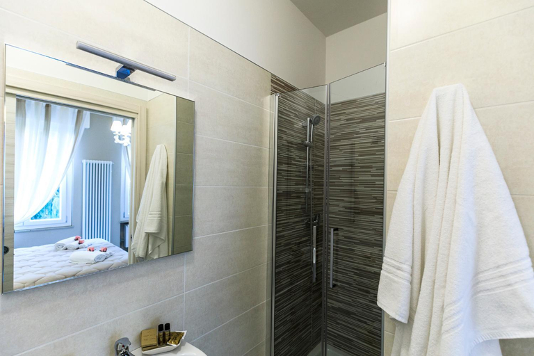Bathroom 10