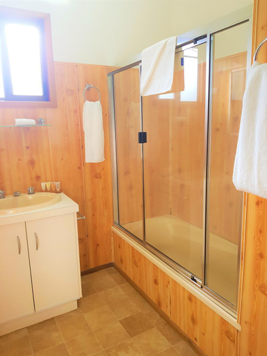 Bathroom, Broken River Mountain Resort, Mirani