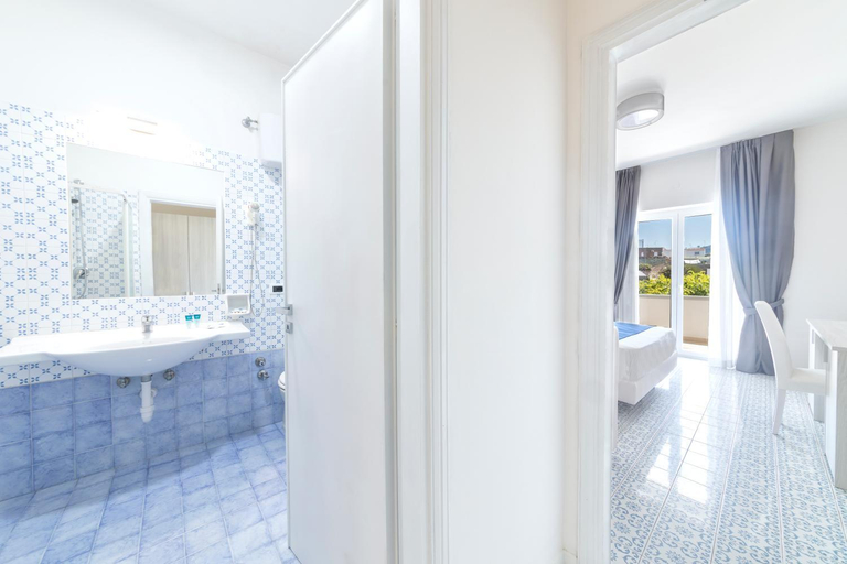 Bathroom 5, Royal Sunset Hotel & Spa, Napoli