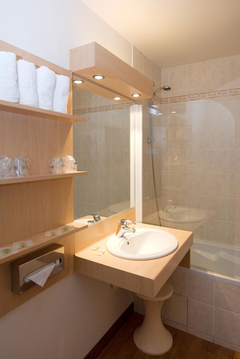 Bathroom 4, Hotel Vert, Manche
