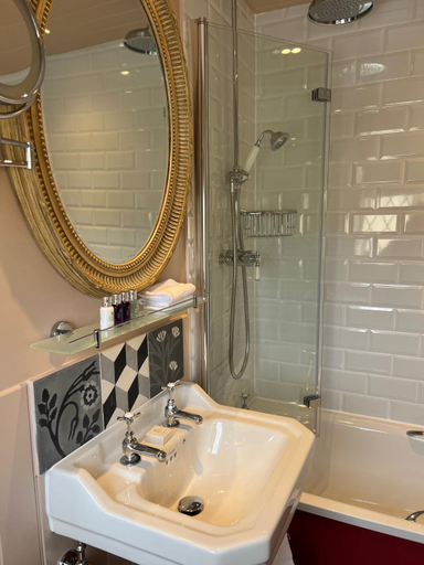 Bathroom 3, The Broadway Hotel, Worcestershire