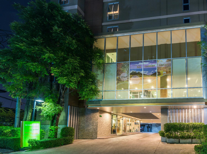Exterior 8