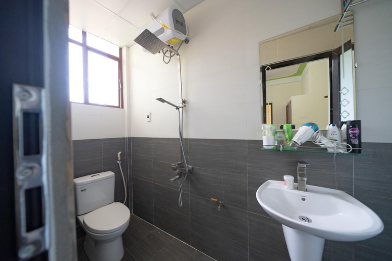 Bathroom 1, Diep Le Homestay Phong Nha, Bố Trạch