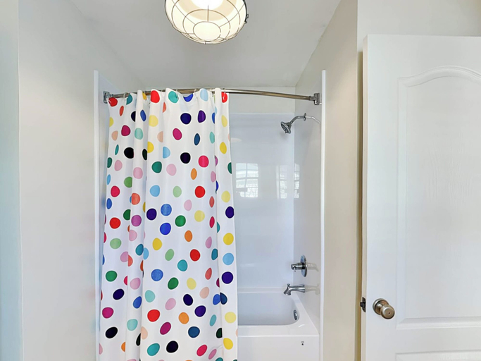 Bathroom, Back River Bungalow by Tybee Vacation Rentals, Chatham