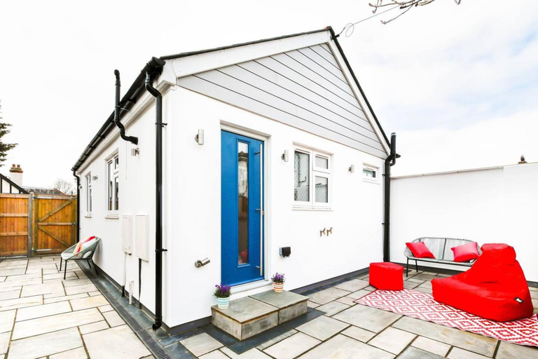 Others 4, Little Bright House, Kent