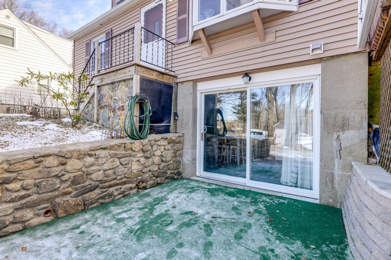 Exterior & Views 1, Worcester Apt with Lake Access Close to Colleges!, Worcester