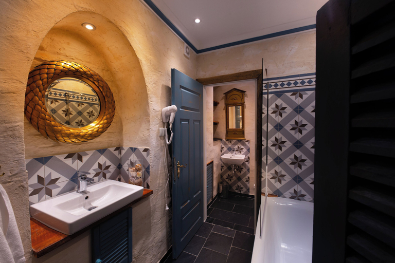 Bathroom 5, Paul's Fantasia Boutique Suites, Szczecin