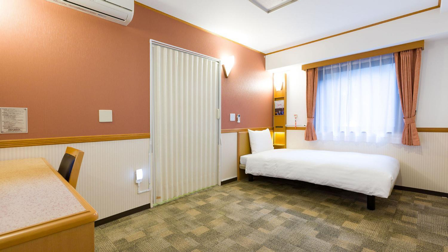 Bedroom 12