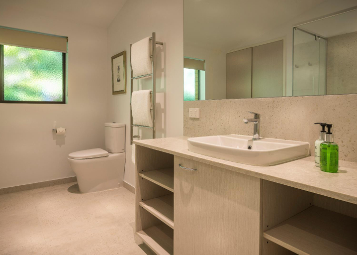 Bathroom 4, Bright Mystic Valley, Alpine - East