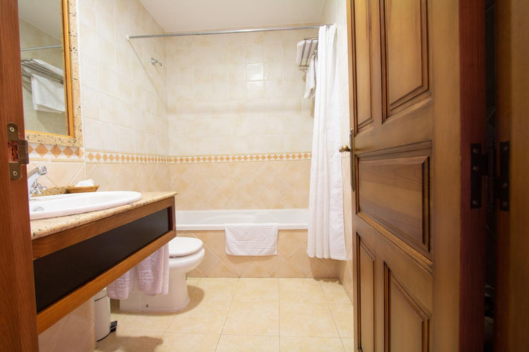 Bathroom 4, Tirontillana, Segovia