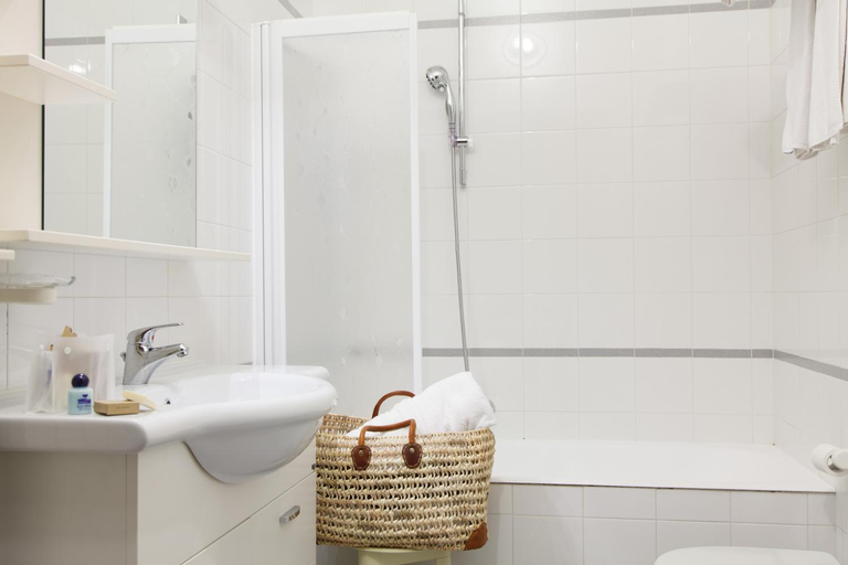 Bathroom 11