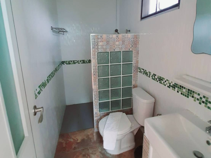 Bathroom 7