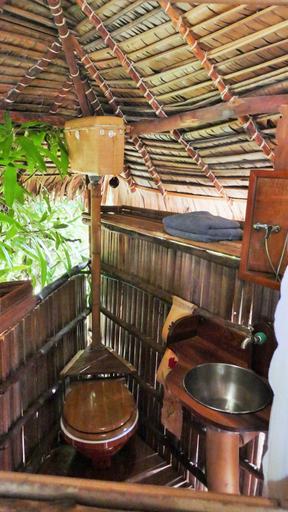 Bathroom 2, Hotel Ambalamanga, Diana