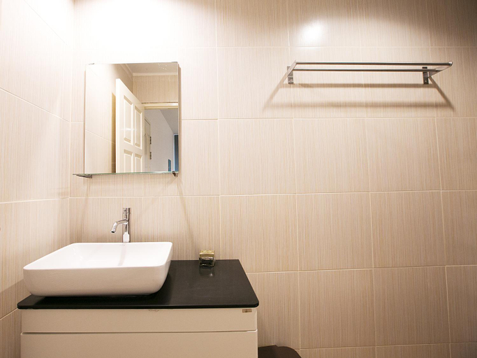 Bathroom 10