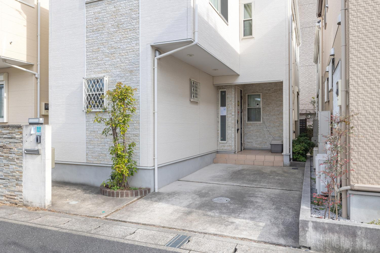 Maihama Magical Dream House - Instagrammable cute house with parking lot, Edogawa