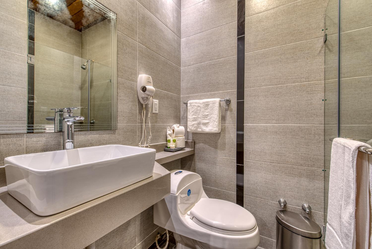 Bathroom 3, Swans Cay Hotel, Bocas del Toro