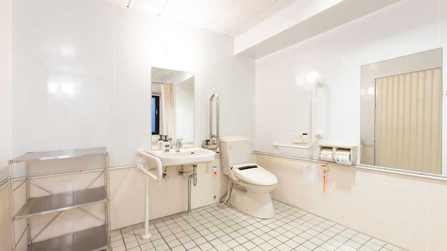 Bathroom 10