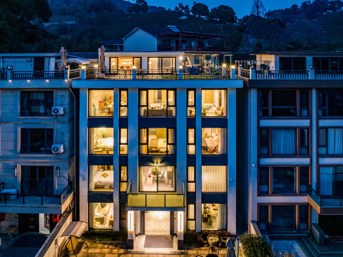 Exterior 12
