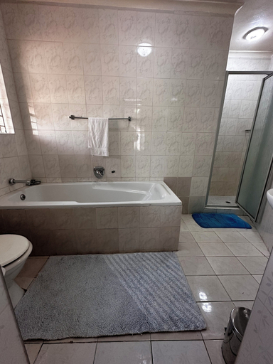 Bathroom 3, Mosele wa Pula Guesthouse, Bojanala