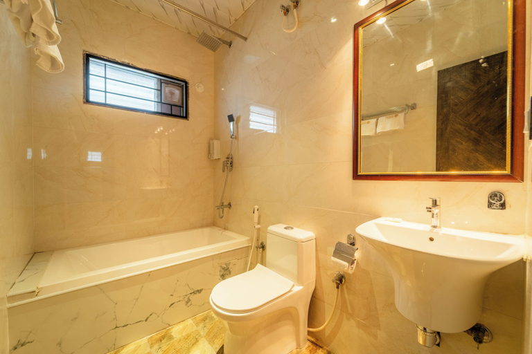 Bathroom, Seasons Suites HBR, Bangalore