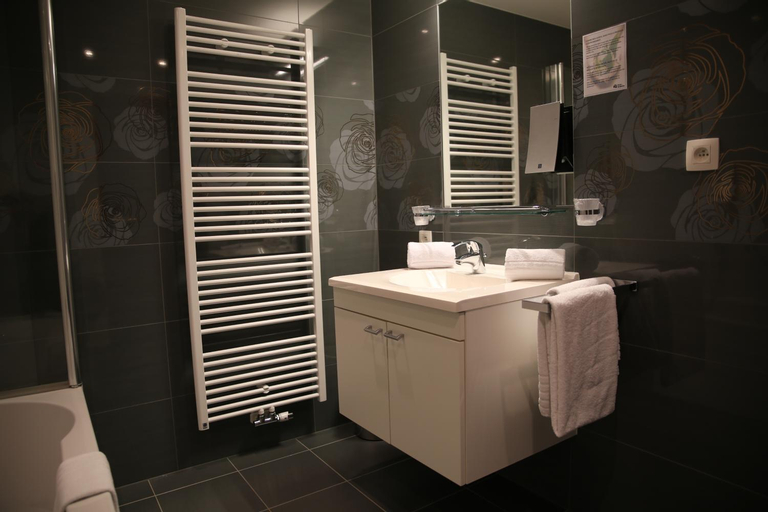 Bathroom 22