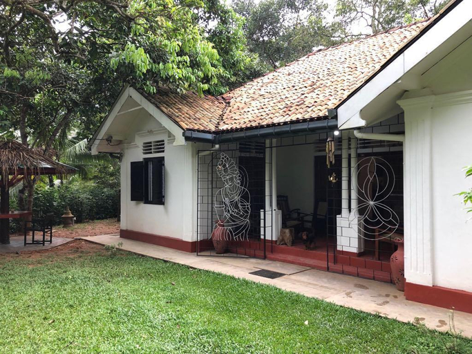 Others 5, “Green Acres” Heritage Bungalow, Welivitiya-Divithura