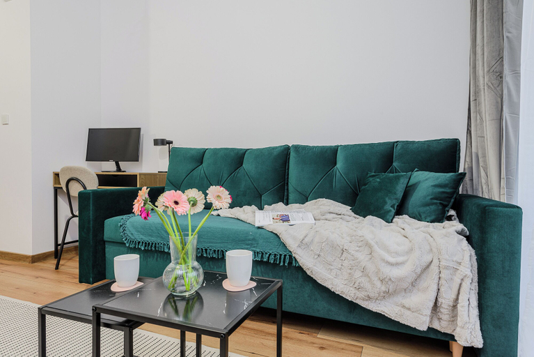 Others 4, ShortStayPoland Żupnicza B83, Warsaw