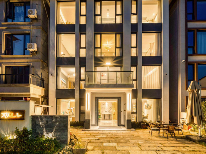 Exterior 15