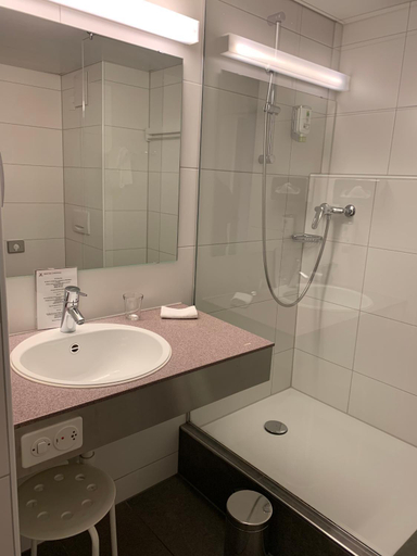 Bedroom 2, Congress Apartments by Hotel du Commerce, Basel