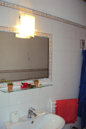 Bathroom 2, La Fattoria, Agrigento