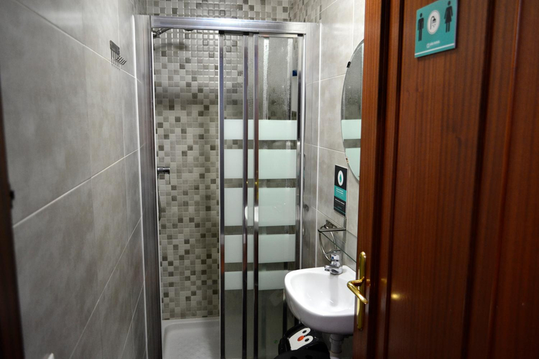 Bathroom 4, Albergue O Fogar de Teodomiro, A Coruña