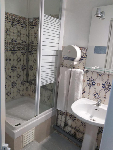 Others 2, Hostal Africa Do Sul, Lisbon