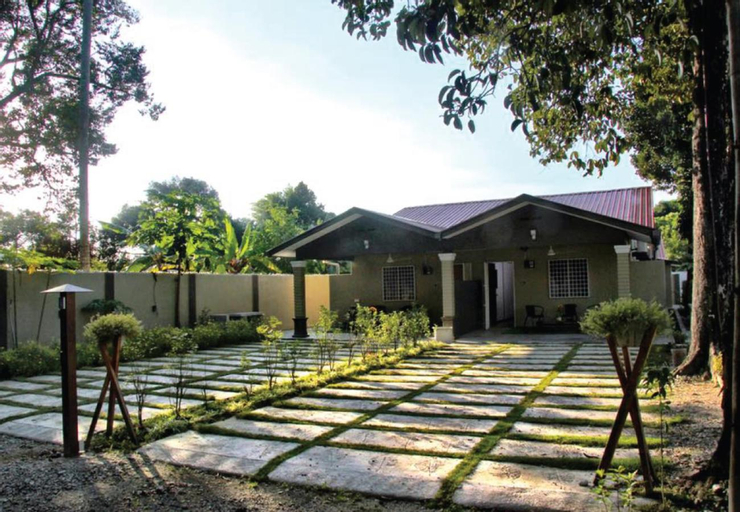 Exterior 1