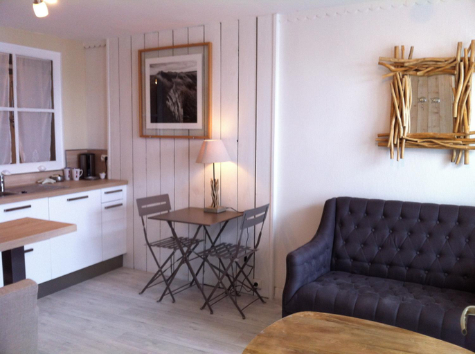 Others 5, Les Transats Chambre et appartements Face a la mer, Manche